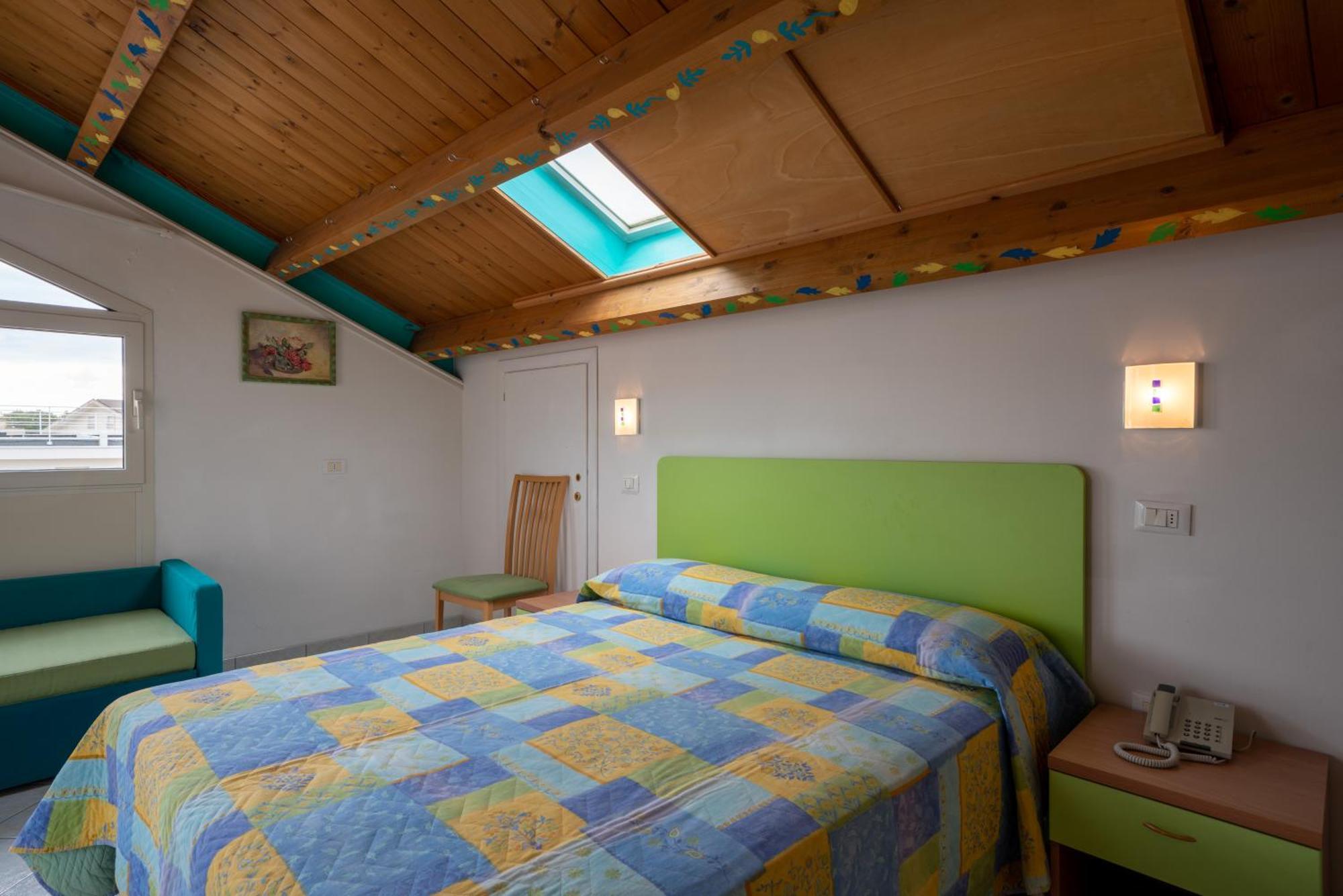 קאטוליקה Hotel Marconi מראה חיצוני תמונה