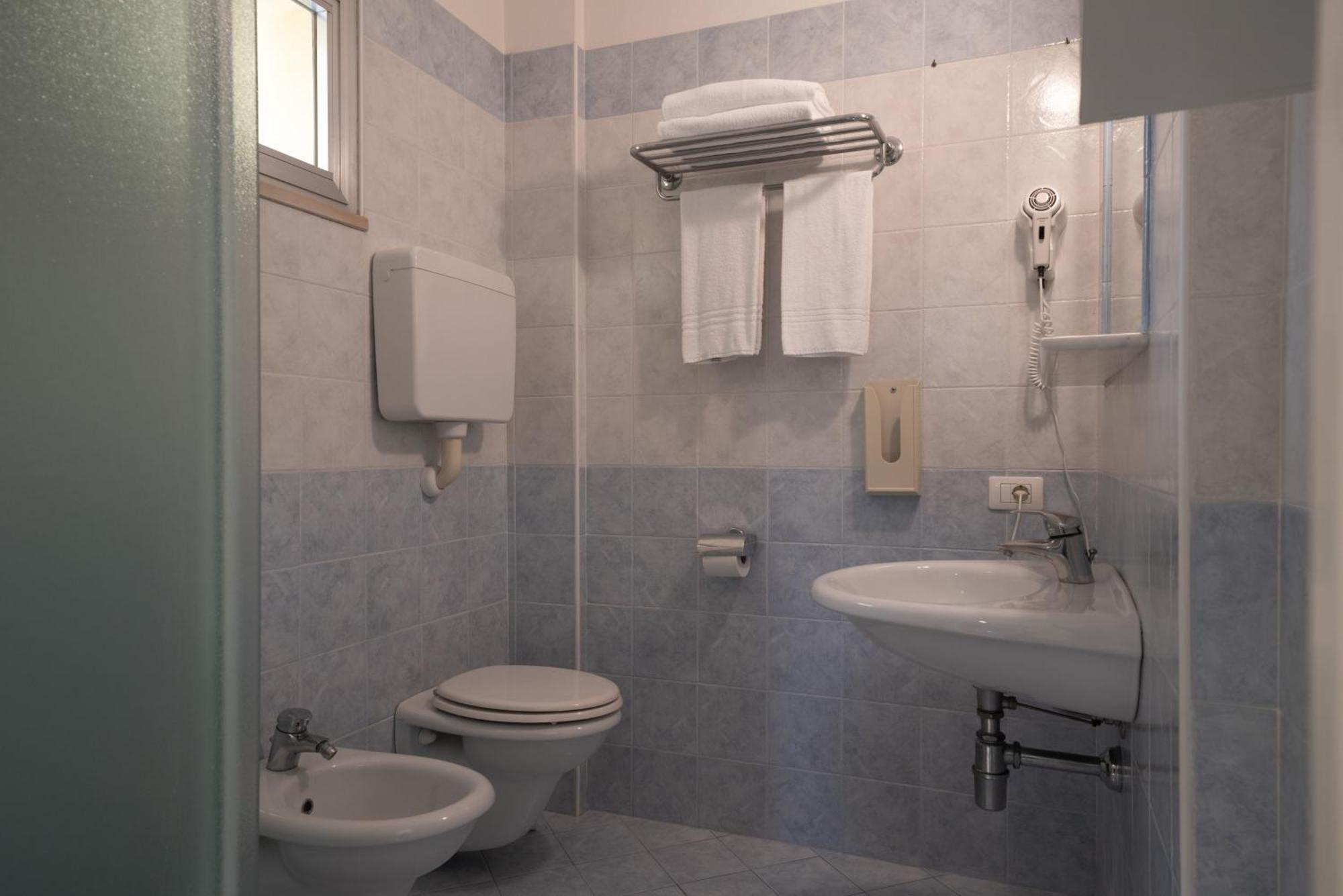 קאטוליקה Hotel Marconi מראה חיצוני תמונה