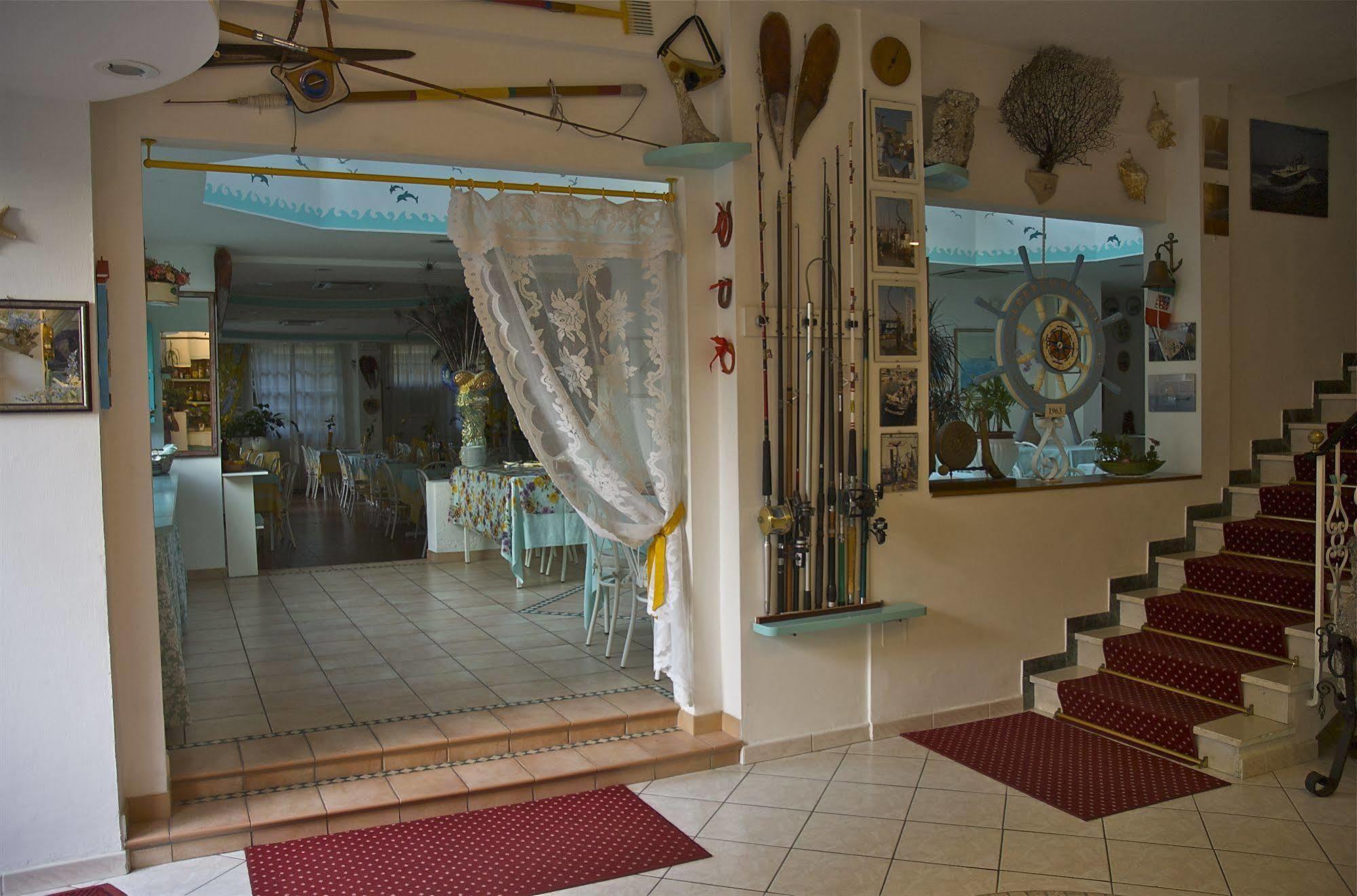 קאטוליקה Hotel Marconi מראה חיצוני תמונה