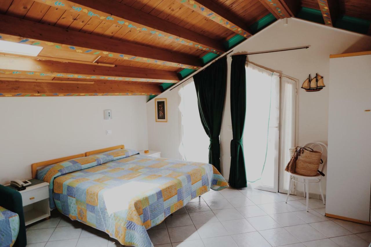 קאטוליקה Hotel Marconi מראה חיצוני תמונה