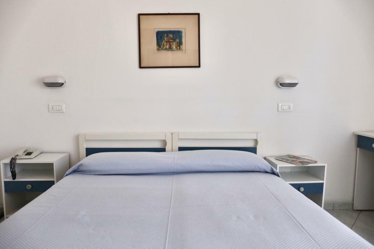 קאטוליקה Hotel Marconi מראה חיצוני תמונה